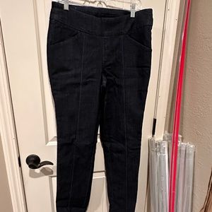 5 pair women’s Denim & Company pull on pants 12/14/M